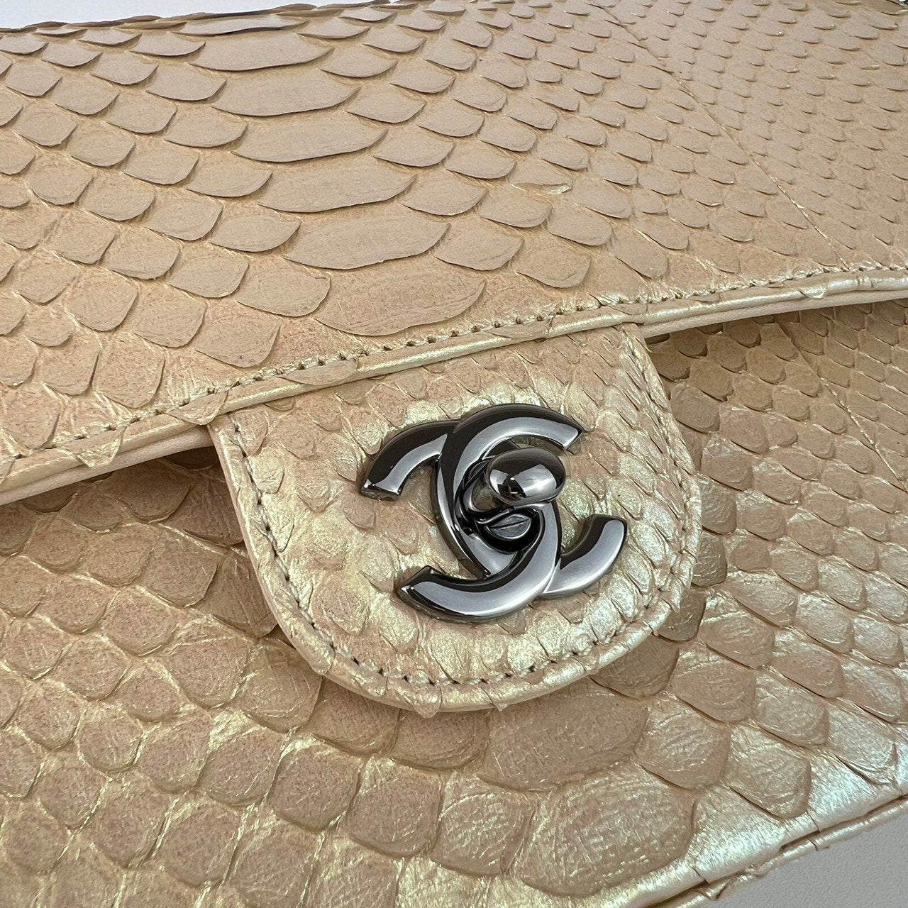 CHANEL シャネル パイソン ダブルフラップ ダブルチェーンショルダー ベージュ