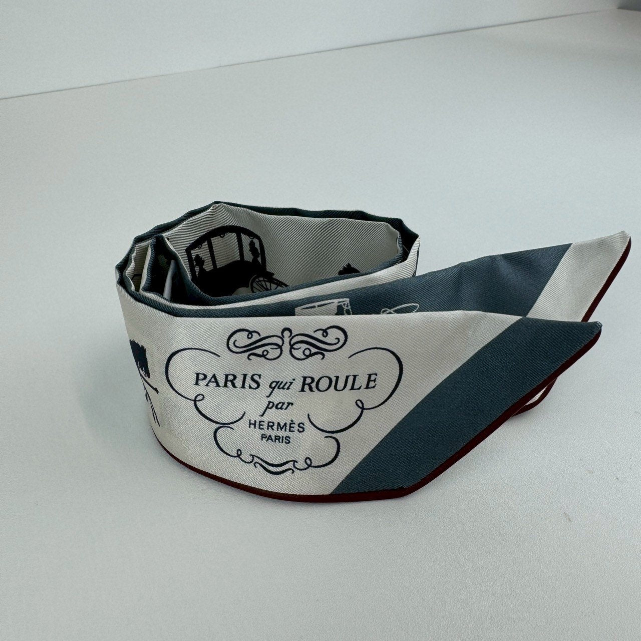 Twilly ツイリー 車輪でめぐるパリ・ドゥ・トゥジュール ネイビー　ホワイト 絹 100% スカーフ