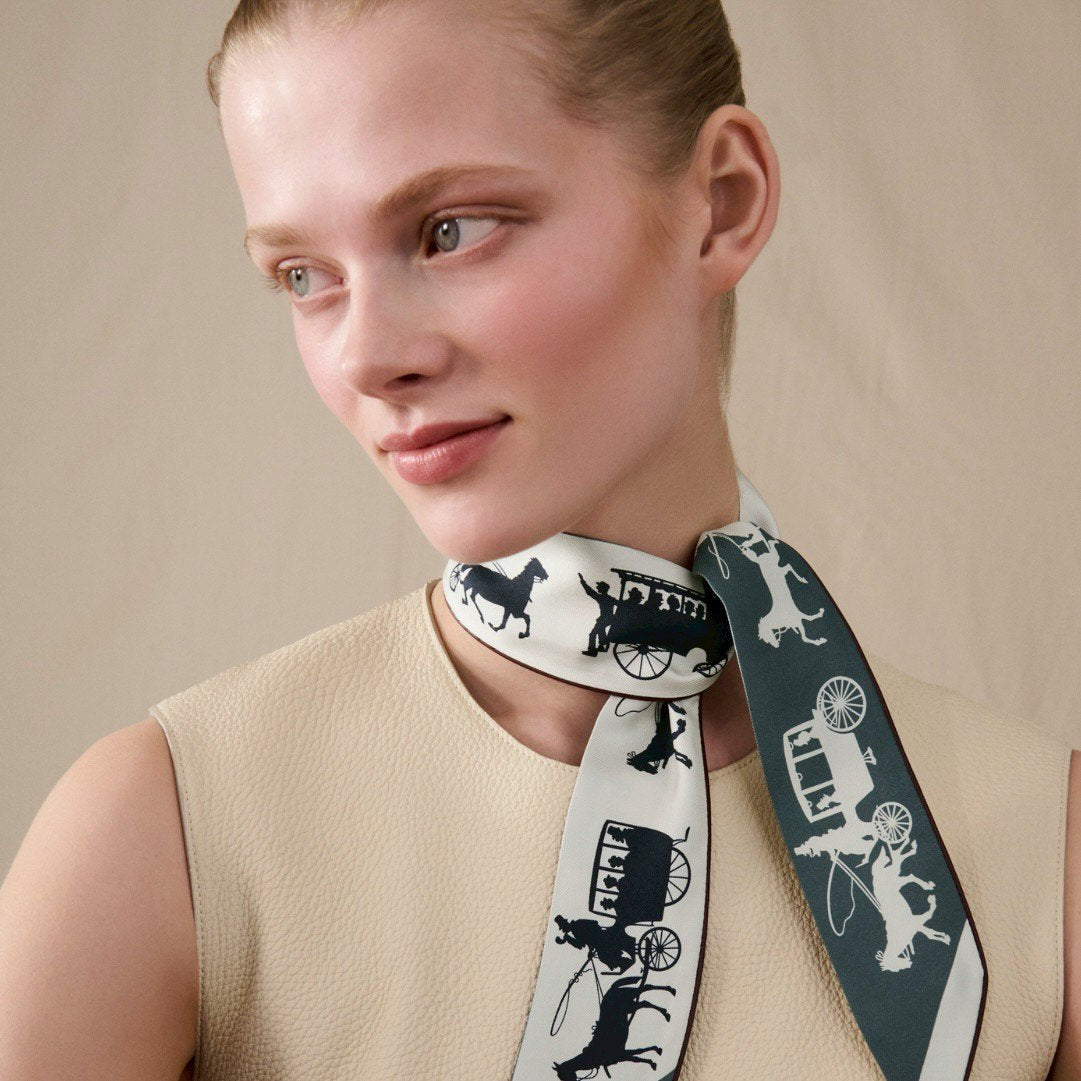 Twilly ツイリー 車輪でめぐるパリ・ドゥ・トゥジュール ネイビー　ホワイト 絹 100% スカーフ