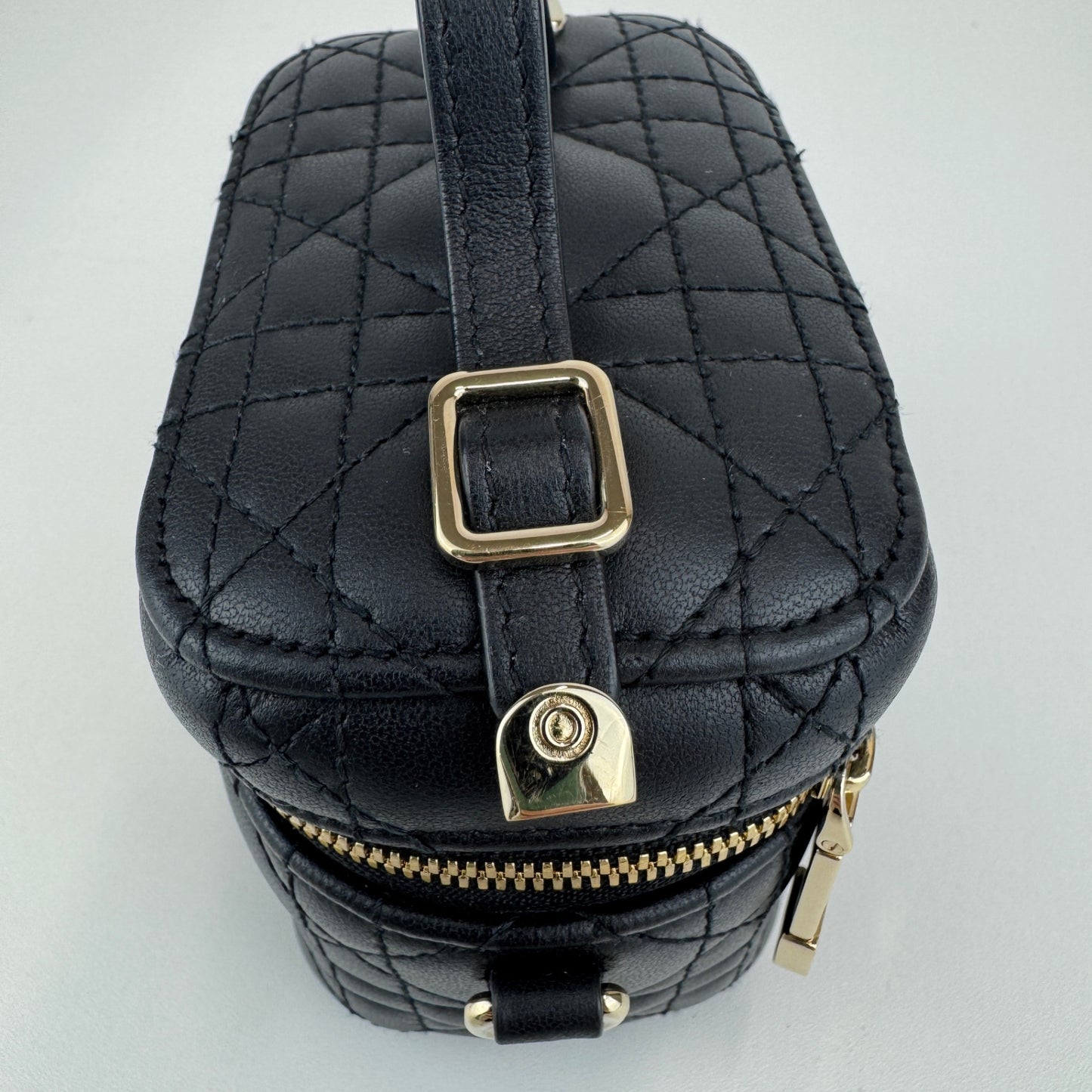 マイクロバニティ ブラック レザー ゴールド金具