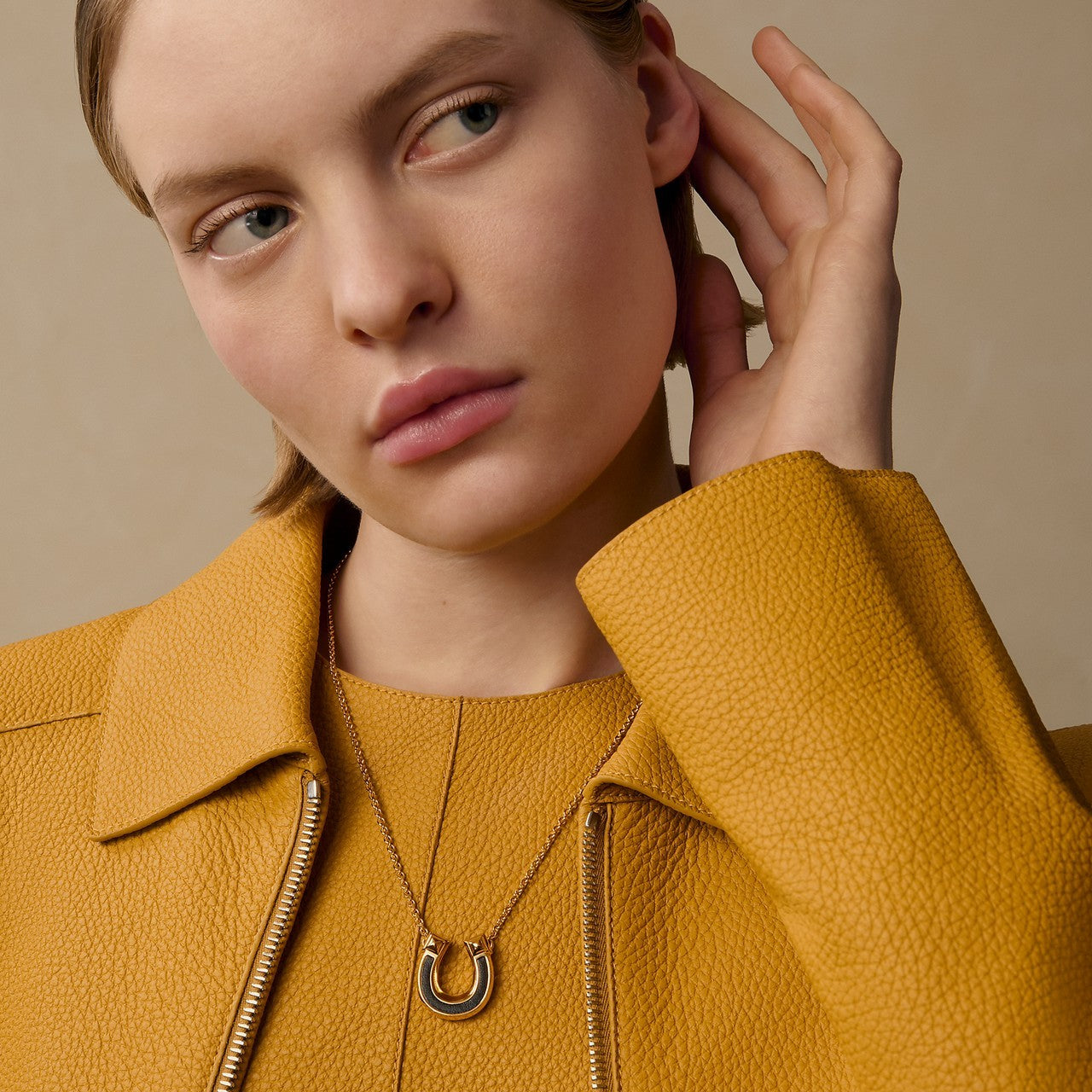 ジョケットネックレス、スモールモデル  Jockette necklace ブラック/イエローゴールドメッキ Black / GHW