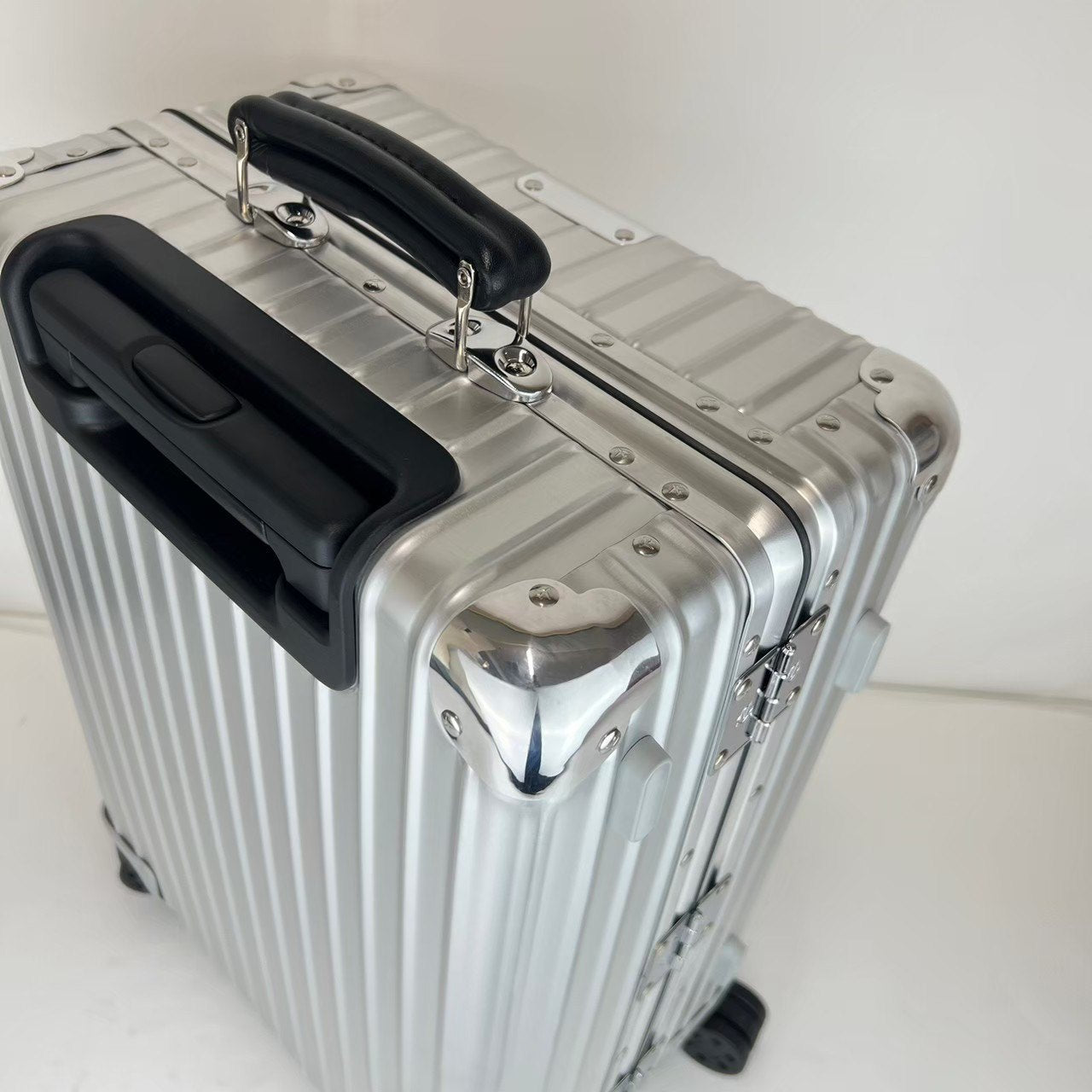 Classic Cabin 36L クラシックキャビン 36L Silver シルバー アルミニウム