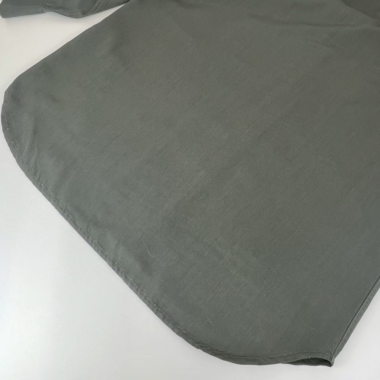 シャツ　ロングスリーブ　長袖 カーキ Kahki ビスコース 100%