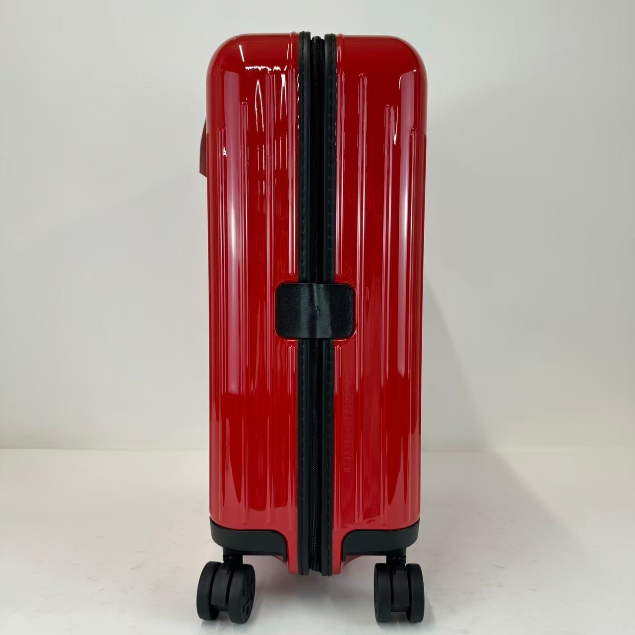 ESSENTIAL LITE CABIN S 31L エッセンシャル ライト キャビン S 31L Red Gloss レッドグロス ポリカーボネート