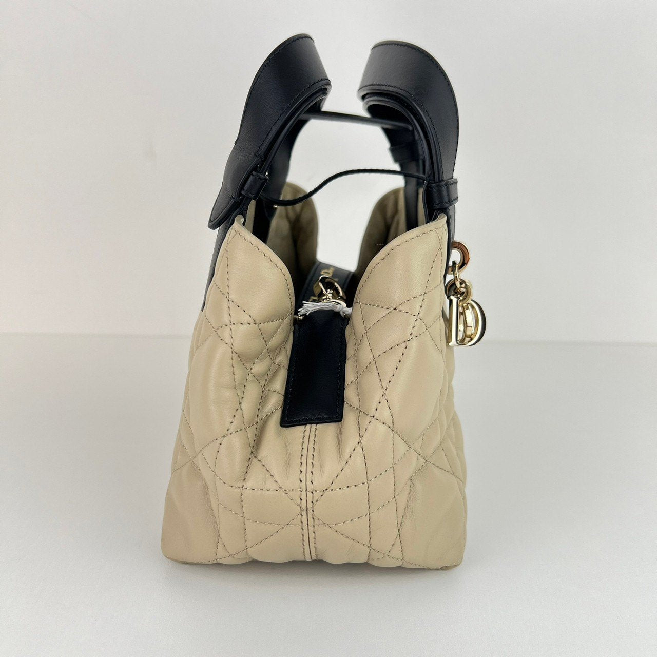 新品未使用　Christian dior ディオール Dior Toujours バッグ スモール Beige/Black   ベージュ/ブラック  GHW ゴールド金具 Calf レディースバッグ　ハンドバッグ