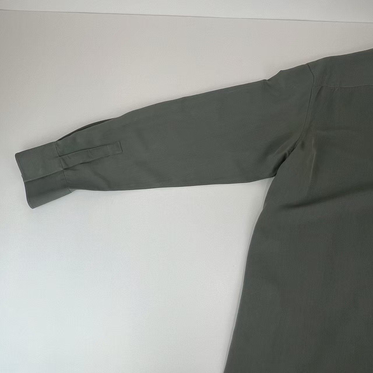 シャツ　ロングスリーブ　長袖 カーキ Kahki ビスコース 100%