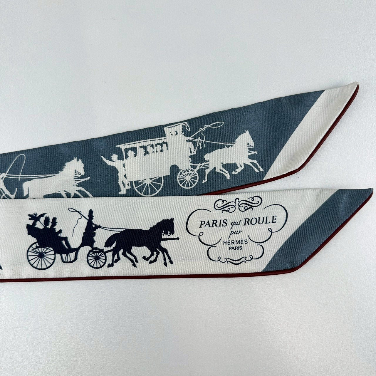 Twilly ツイリー 車輪でめぐるパリ・ドゥ・トゥジュール ネイビー　ホワイト 絹 100% スカーフ