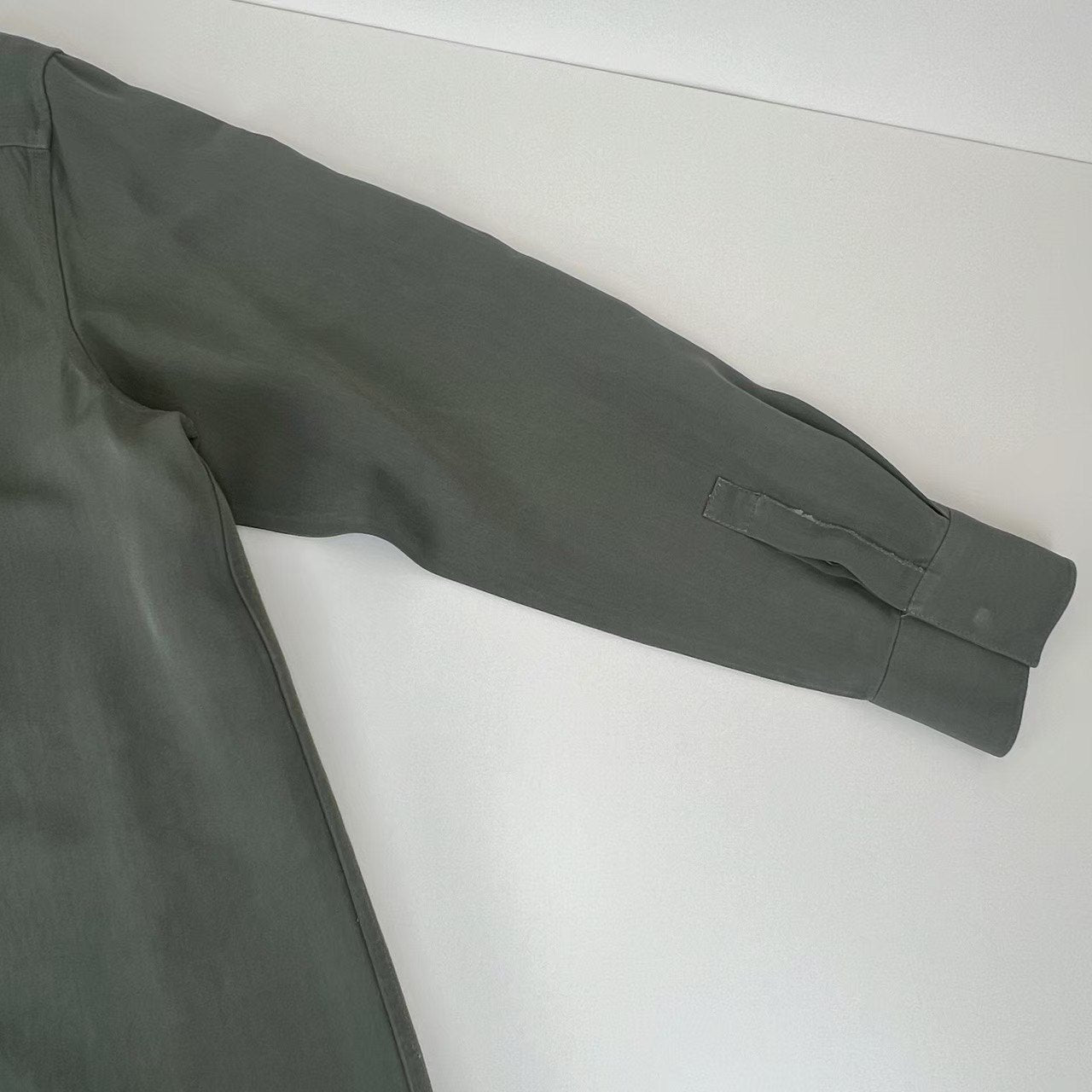 シャツ　ロングスリーブ　長袖 カーキ Kahki ビスコース 100%