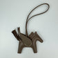 Rodeo Pegasus charm PM ロデオ ペガサス Etoupe エトープ バッグチャーム W刻印