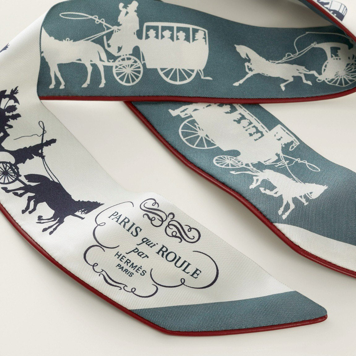 Twilly ツイリー 車輪でめぐるパリ・ドゥ・トゥジュール ネイビー　ホワイト 絹 100% スカーフ