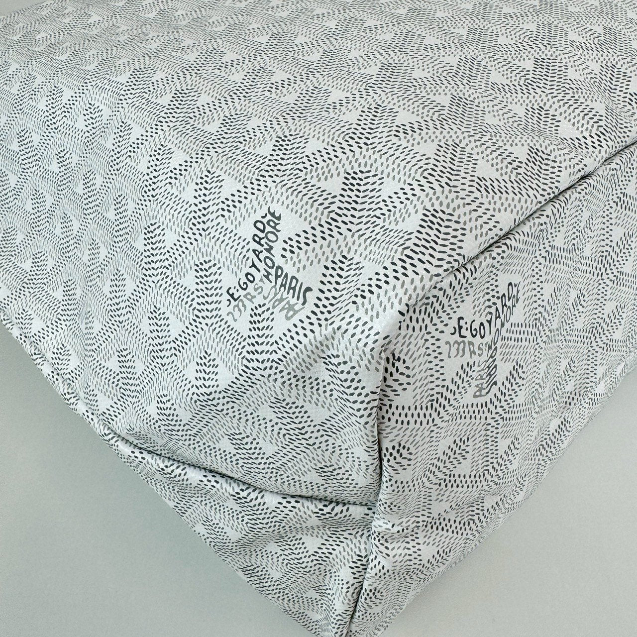 GOYARD ゴヤール サンルイPM ゴヤールディンキャンバス & シュヴロッシュカーフスキン リネンとコットン（内側）