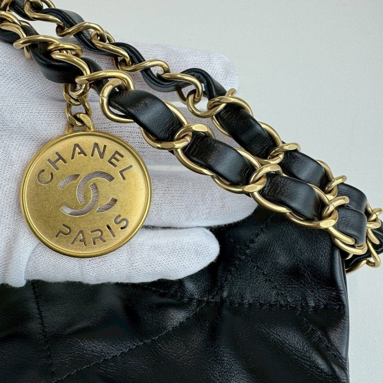 CHANEL22 スモール ブラック　黒 　ゴールド金具　シャイニーカーフスキン