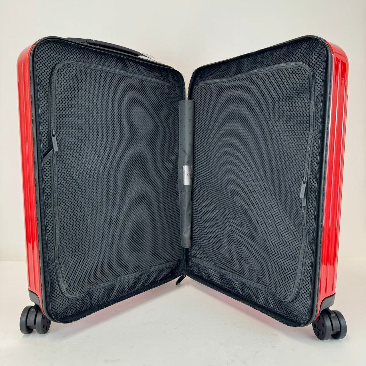 ESSENTIAL LITE CABIN S 31L エッセンシャル ライト キャビン S 31L Red Gloss レッドグロス ポリカーボネート