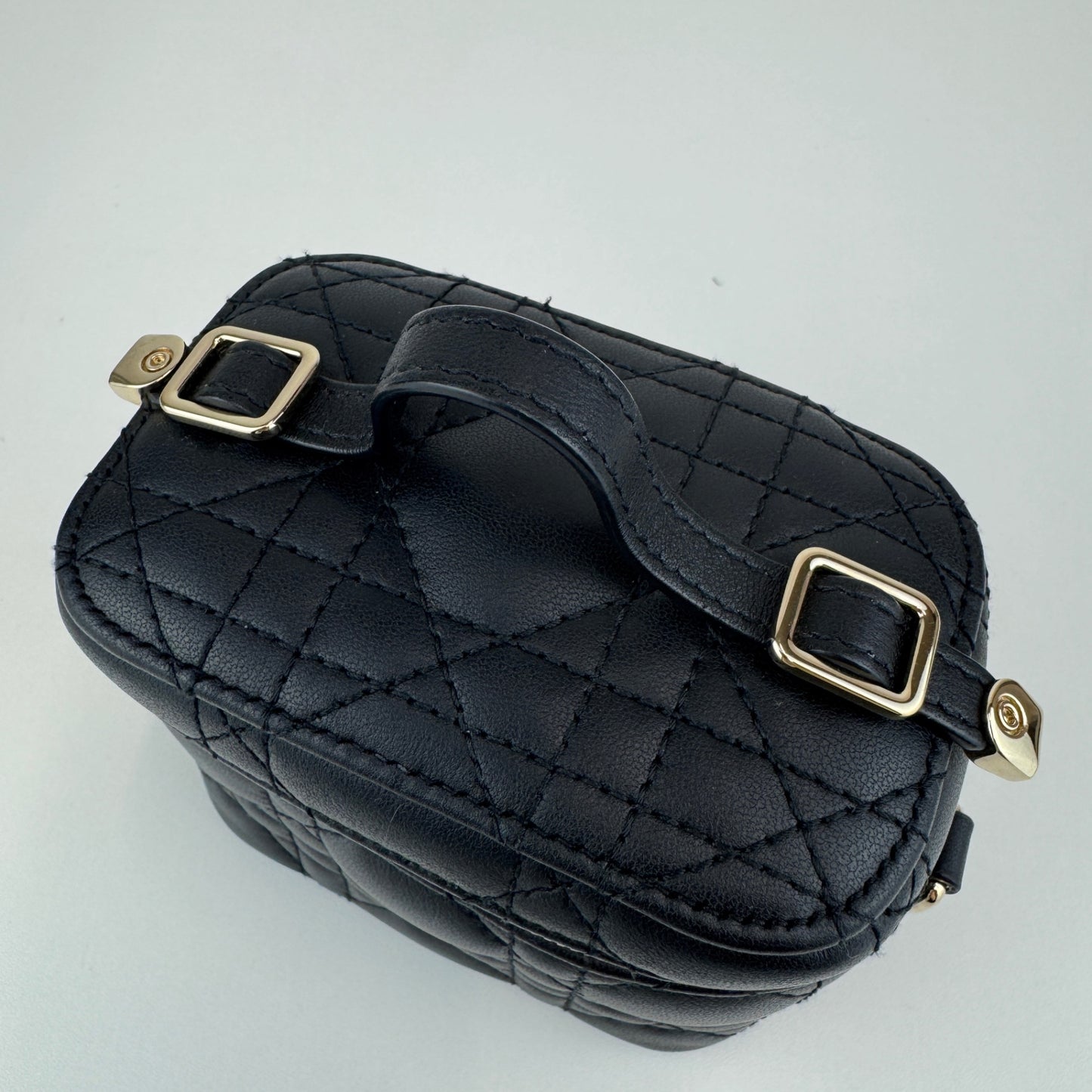 マイクロバニティ ブラック レザー ゴールド金具