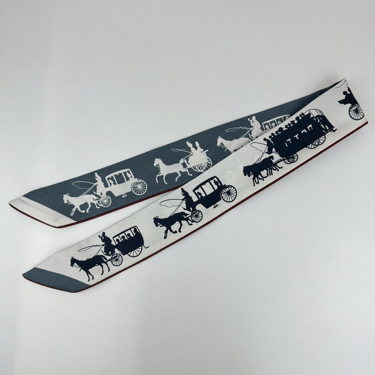 Twilly ツイリー 車輪でめぐるパリ・ドゥ・トゥジュール ネイビー　ホワイト 絹 100% スカーフ