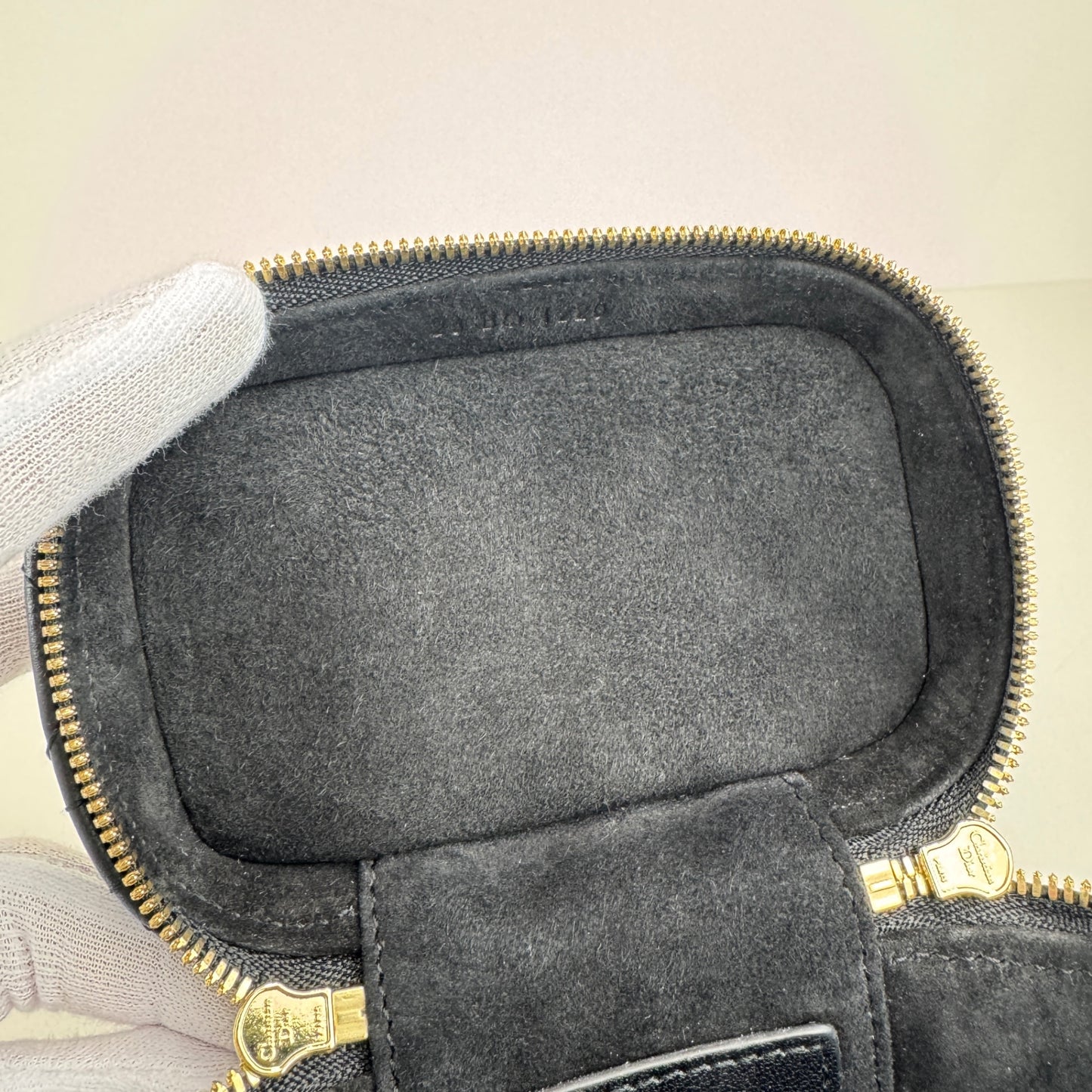 マイクロバニティ ブラック レザー ゴールド金具