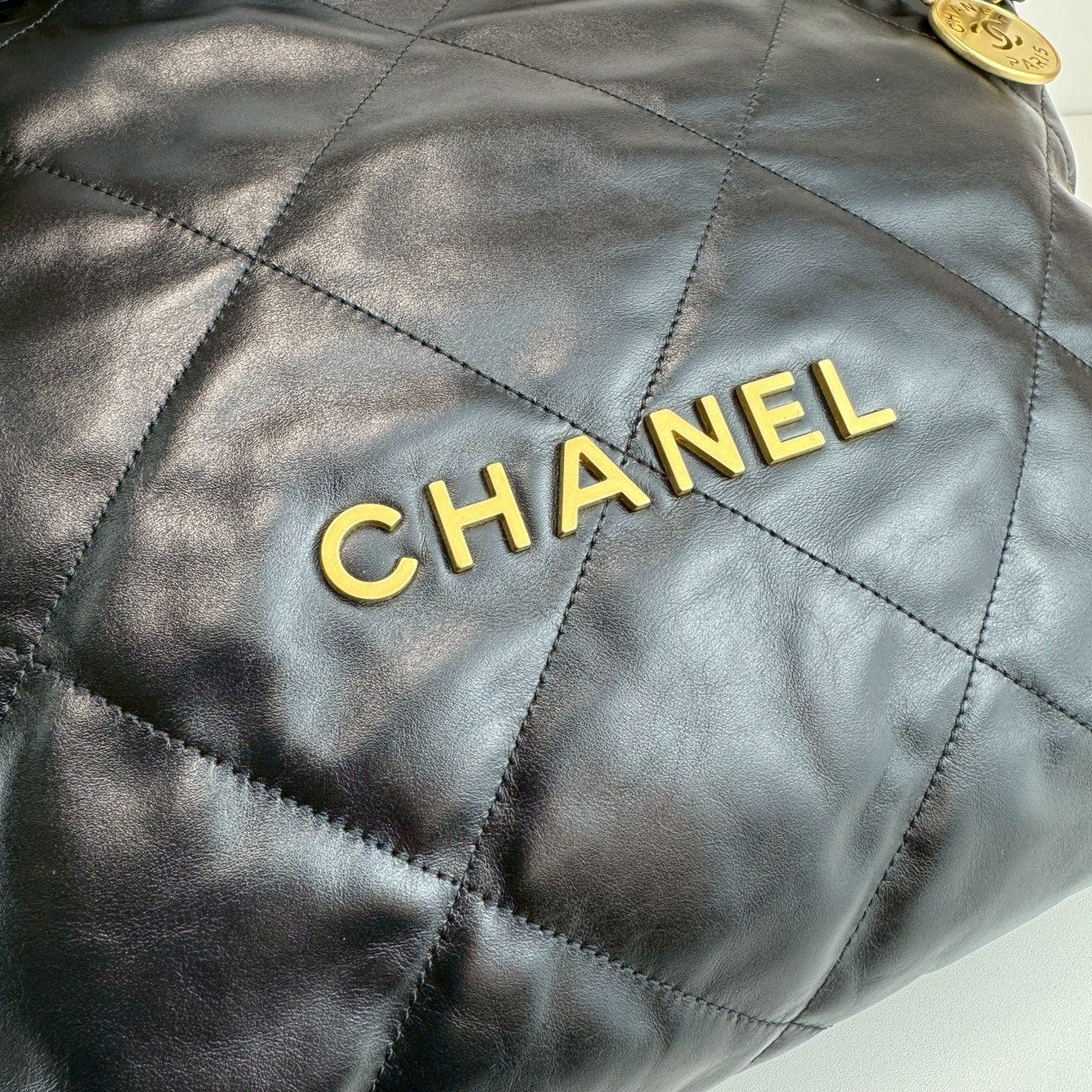 CHANEL22 スモール ブラック　黒 　ゴールド金具　シャイニーカーフスキン