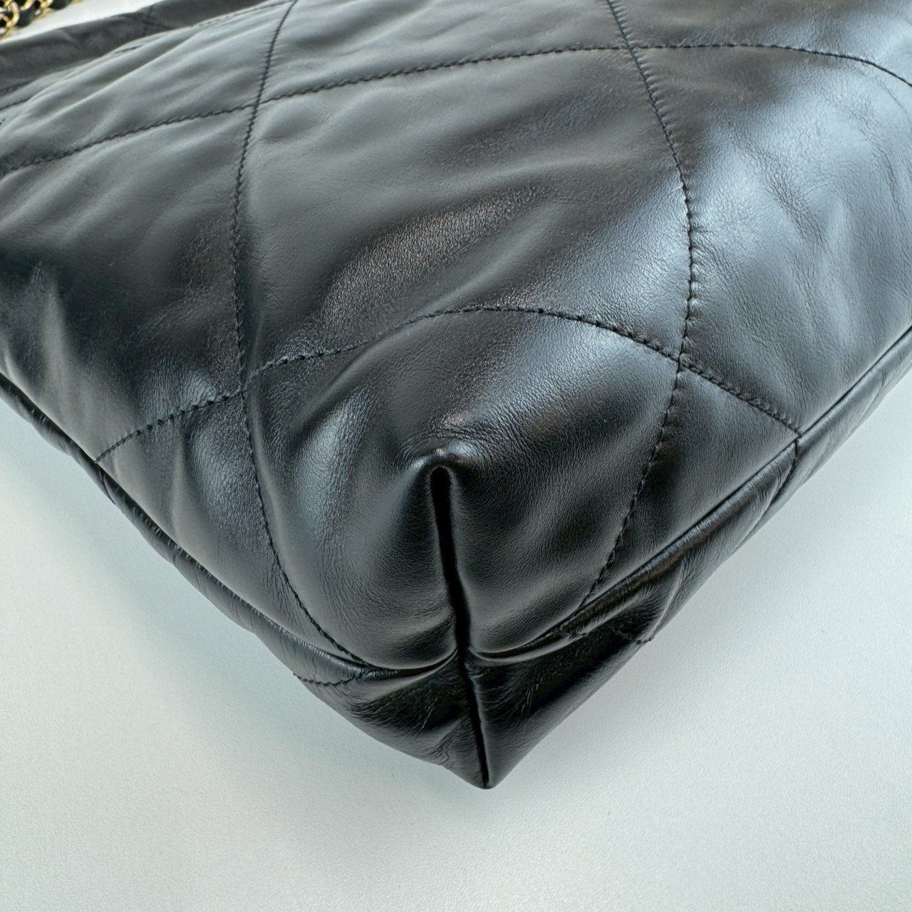 CHANEL22 スモール ブラック　黒 　ゴールド金具　シャイニーカーフスキン