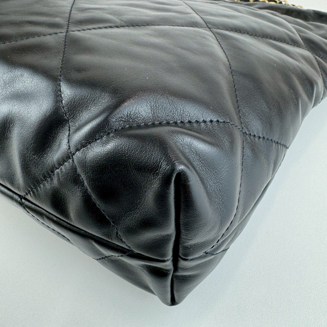 CHANEL22 スモール ブラック　黒 　ゴールド金具　シャイニーカーフスキン