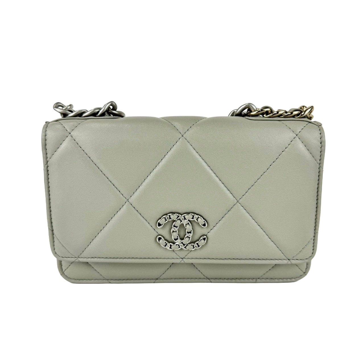 CHANEL19 チェーンウォレット ライトグレー ラムスキン PHW シルバー金具 ICチップ