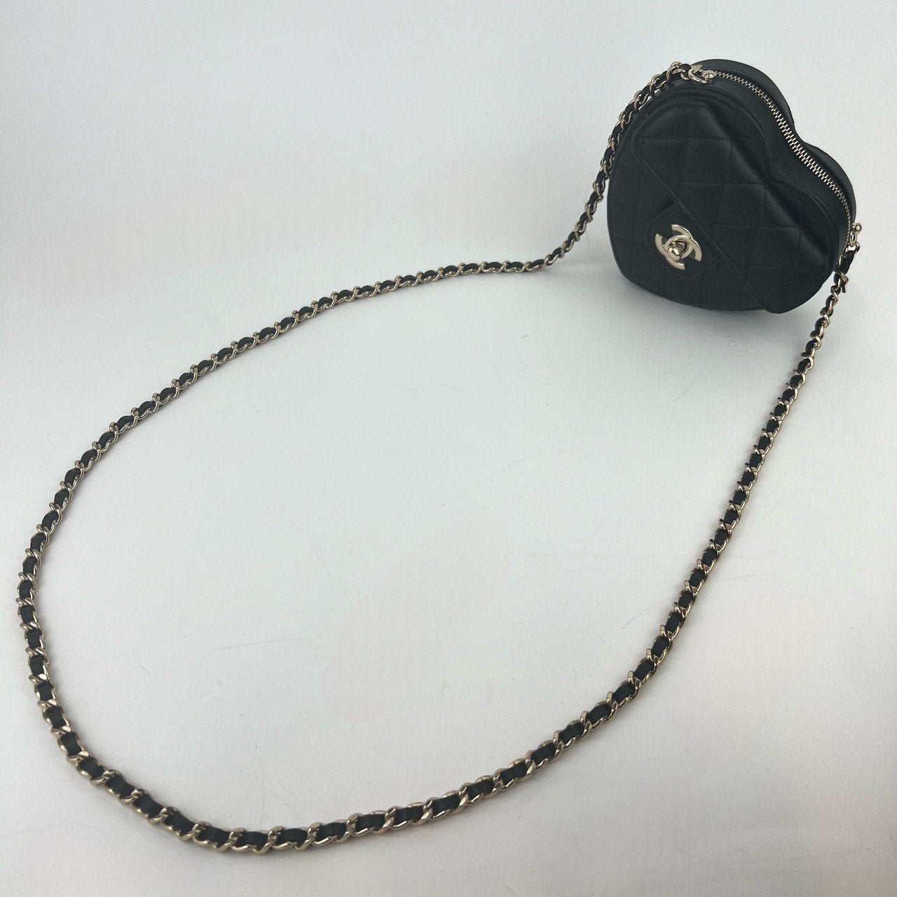 Mini Heart Coin Purse Chain Bagsマトラッセ ココマーク ミニ ハート コインケース チェーン バッグ Black ブラック GHW ゴールド金具 AP2783