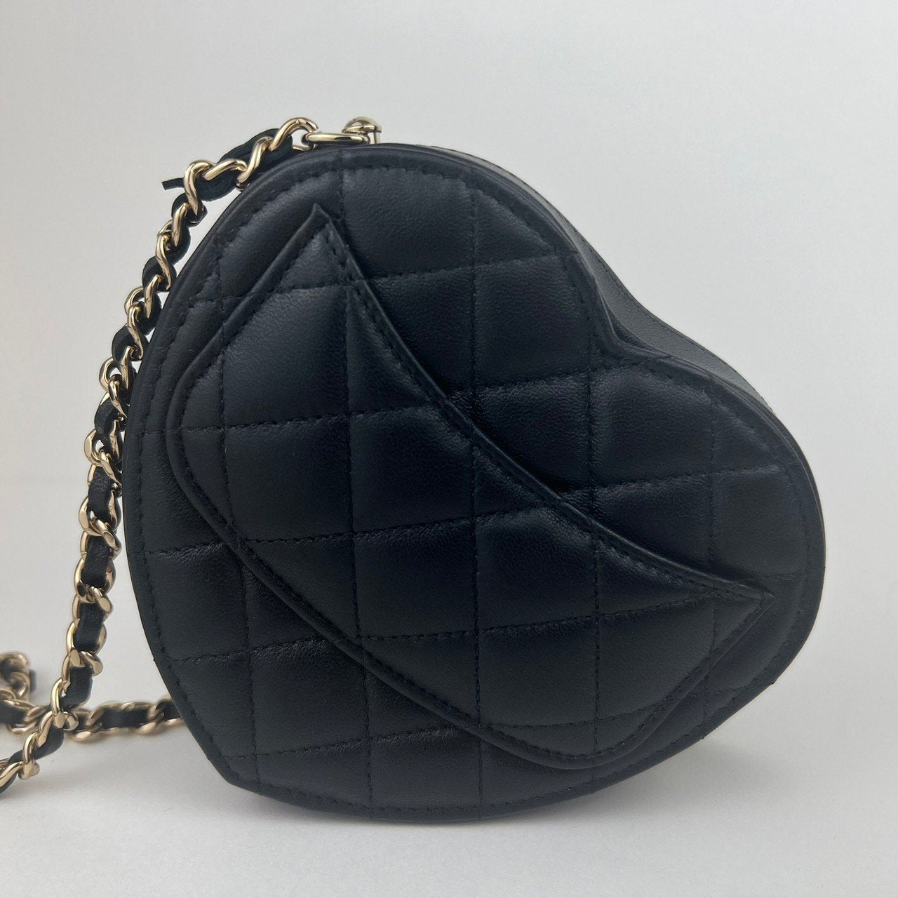 Mini Heart Coin Purse Chain Bagsマトラッセ ココマーク ミニ ハート コインケース チェーン バッグ Black ブラック GHW ゴールド金具 AP2783